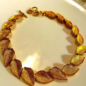 Vintage Anne Klein gold leaf choker. Articulated like new.